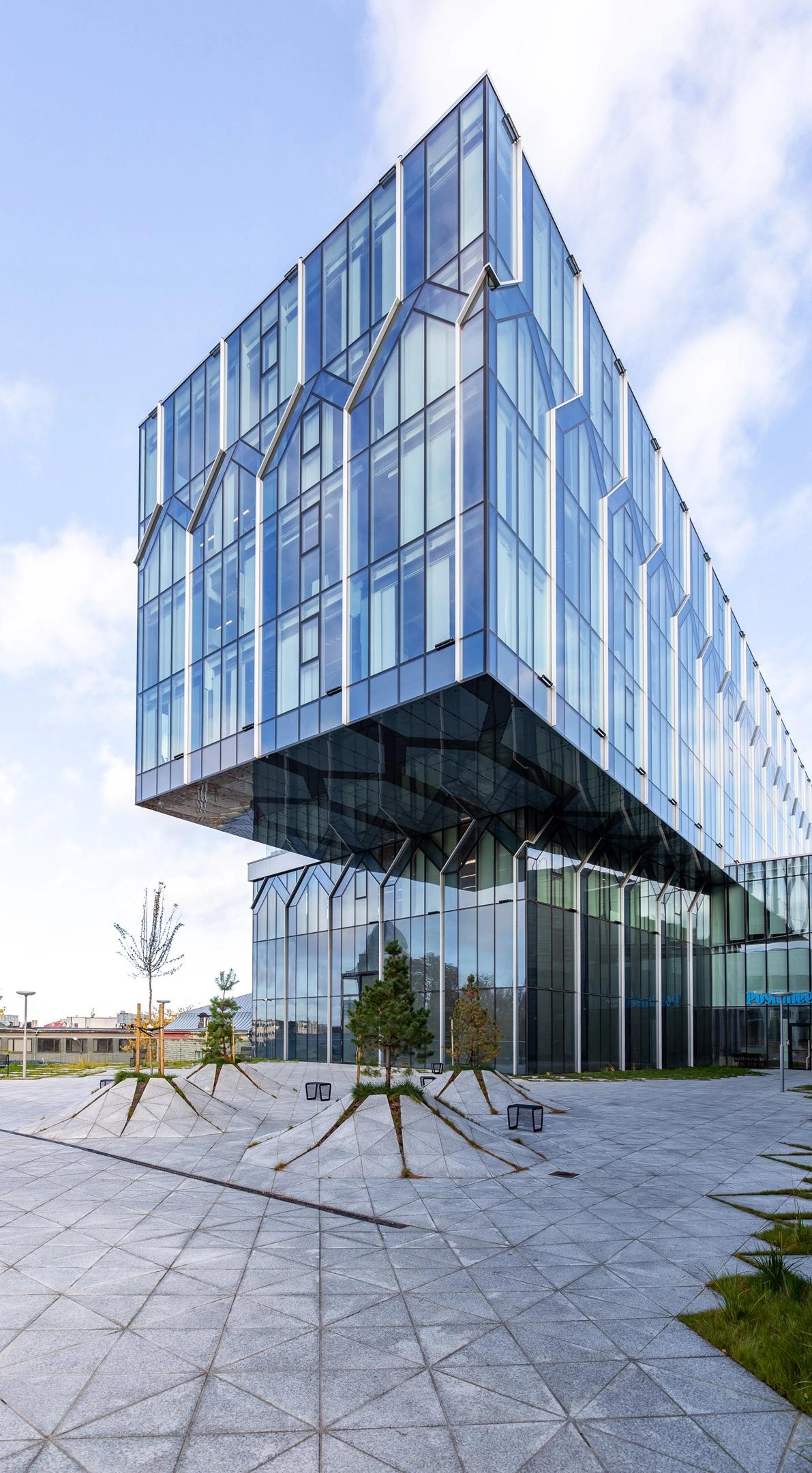 The glass block projects partly over the middle block, above the square.