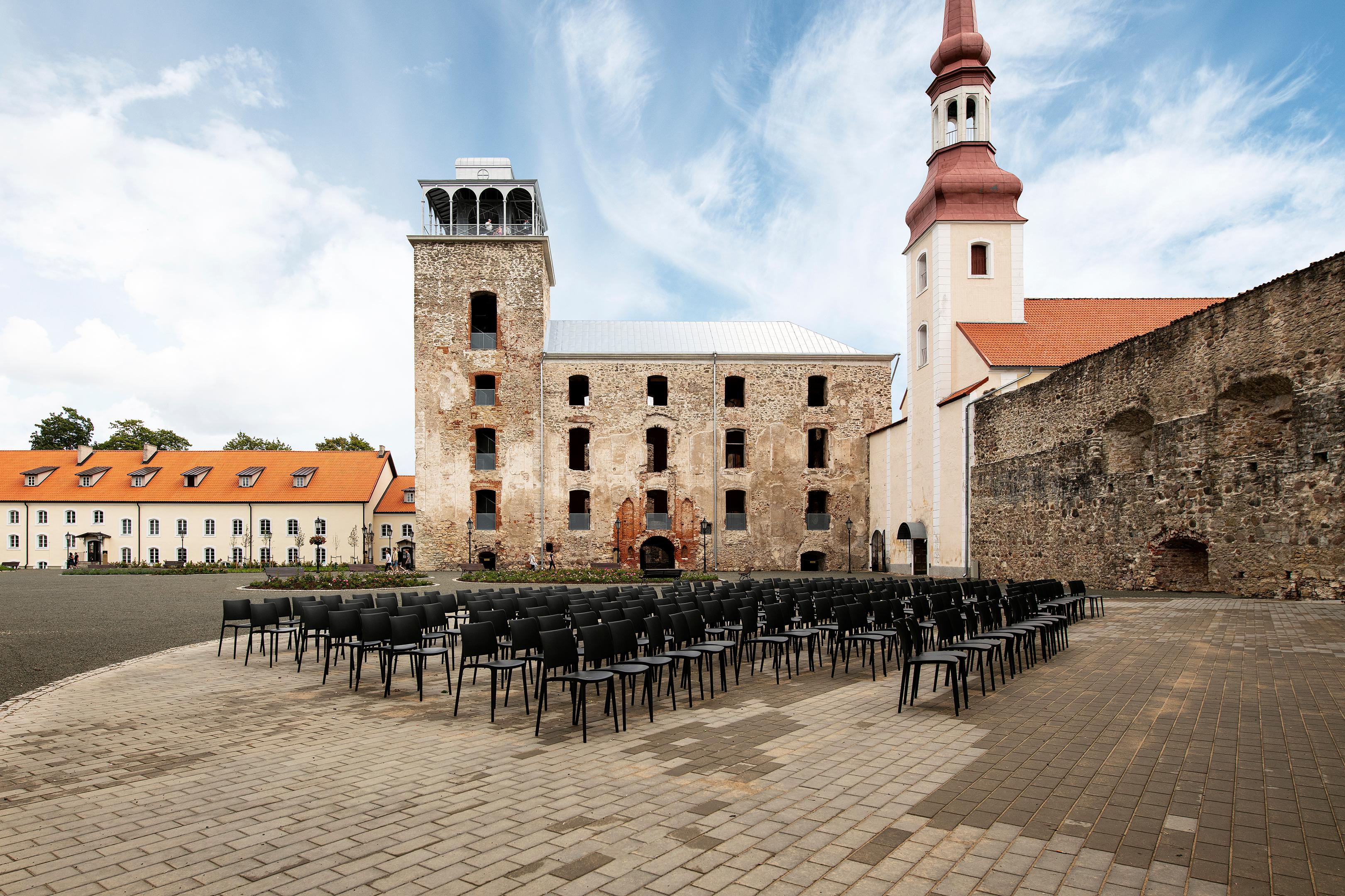 Courtyard and convent building of Põltsamaa Castle